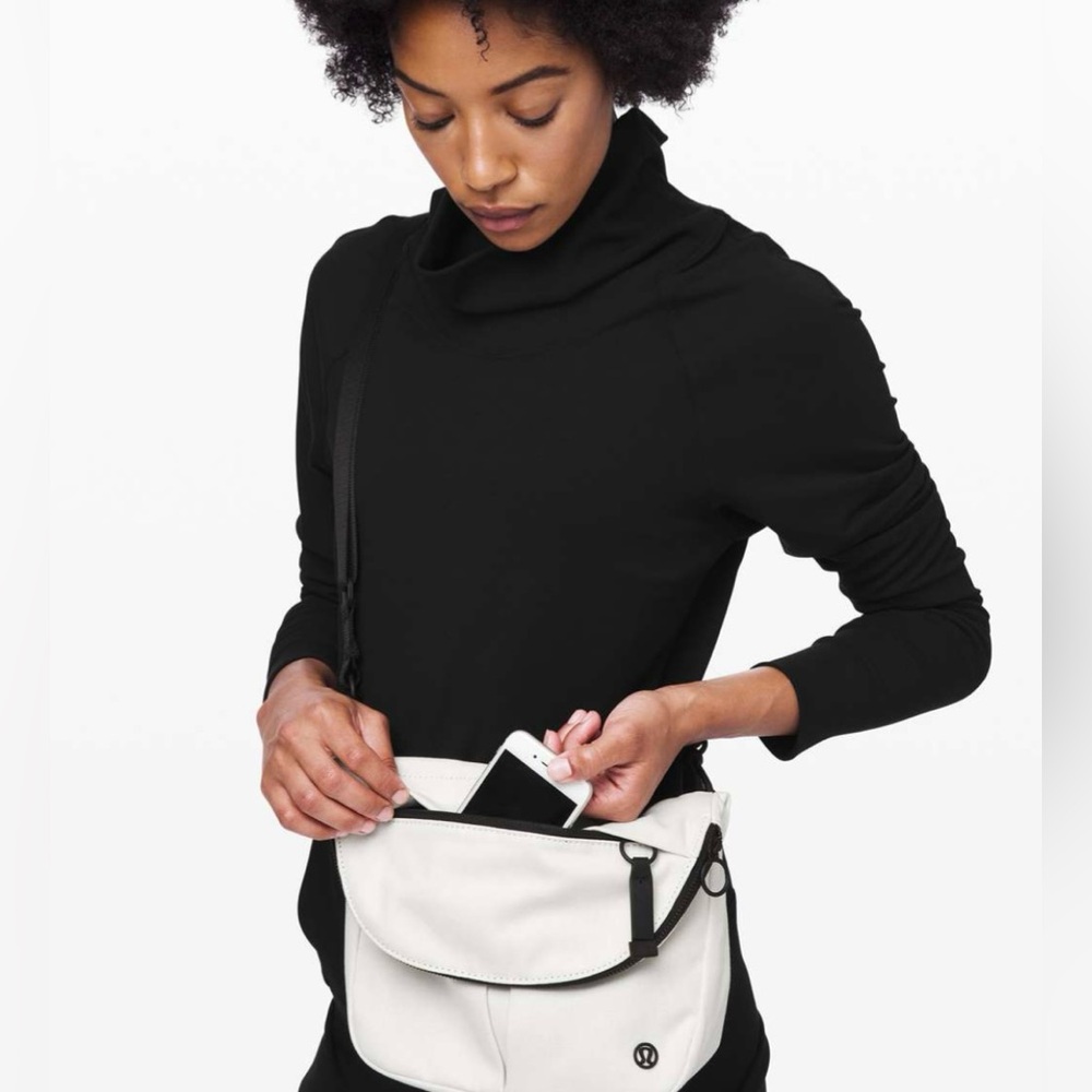 Lululemon All Night Festival Bag Vol 5 L in Angel Wing - Picture 7 of 13